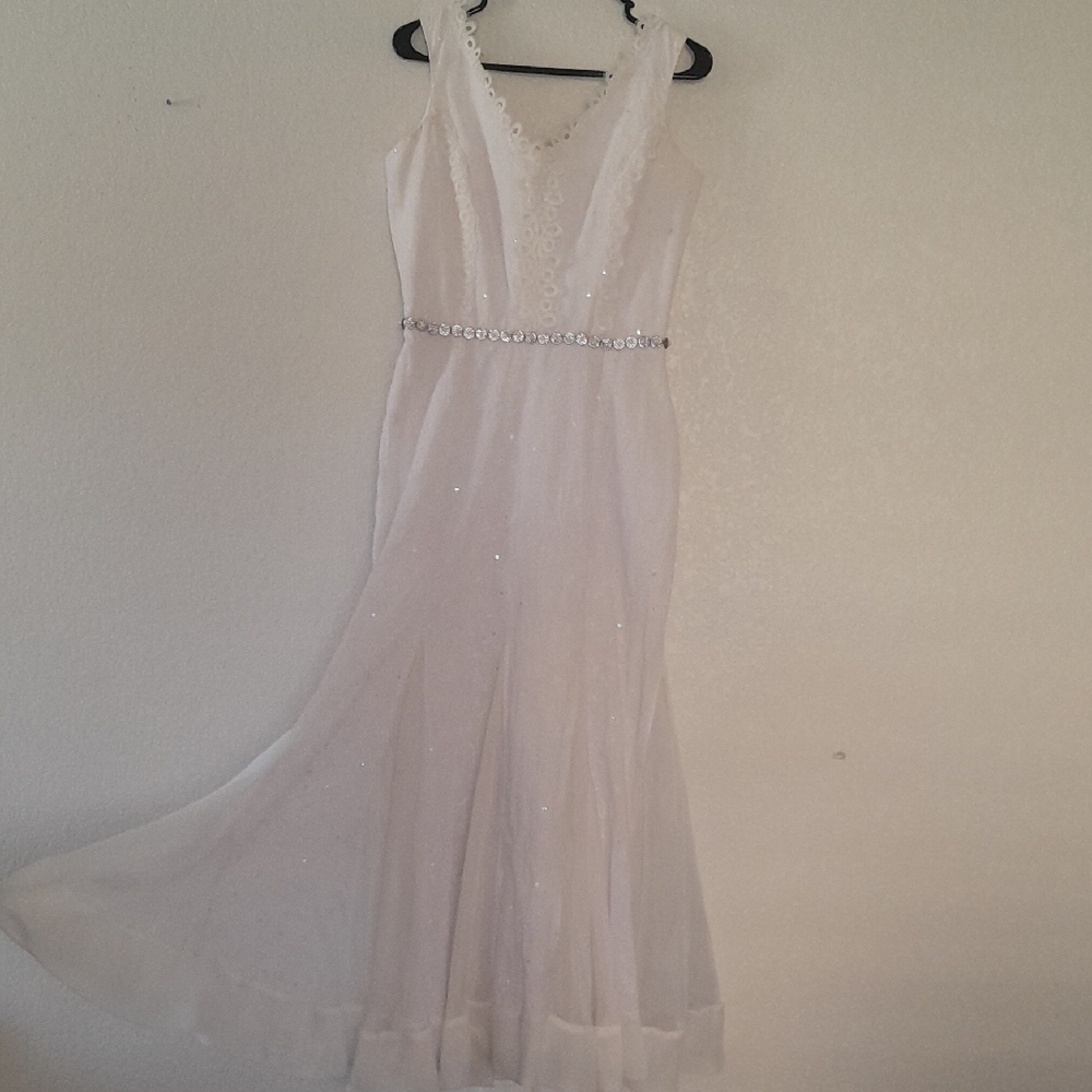 Handmade Elegant White Cotton Sleeveless Mermaid Dress With Belt